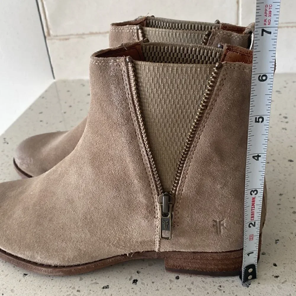 FRYE Carly Zip Chelsea Ash Tan Suede Leather Ankle Boots Women’s Size 6.5